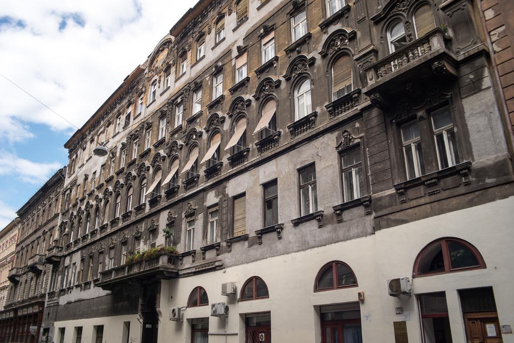 Inviting Flat In The Heart Of Town Lägenhet Budapest Exteriör bild