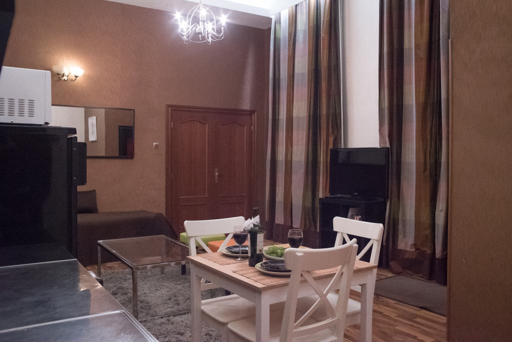 Inviting Flat In The Heart Of Town Lägenhet Budapest Exteriör bild