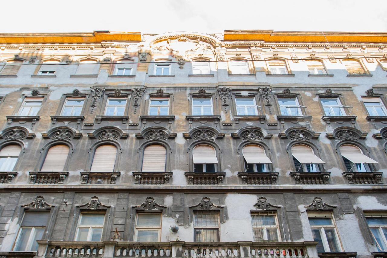 Inviting Flat In The Heart Of Town Lägenhet Budapest Exteriör bild